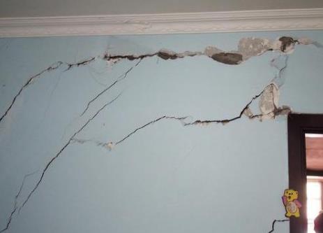 墻面開(kāi)裂怎么處理修復(fù)?2種裂紋2種修復(fù)方式介紹 墻面開(kāi)裂怎么處理修復(fù)?2種裂紋2種修復(fù)方式介紹