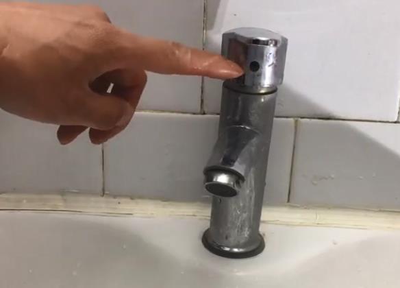 衛生間臺盆水龍頭拆卸圖解，6張步驟大圖帶你全程拆卸！