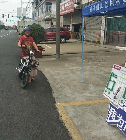 龍勝管海安運營中心助力“一盔一帶”,贈千頂安全盔以踐行社會責任 龍勝管海安運營中心助力“一盔一帶”,贈千頂安全盔以踐行社會責任